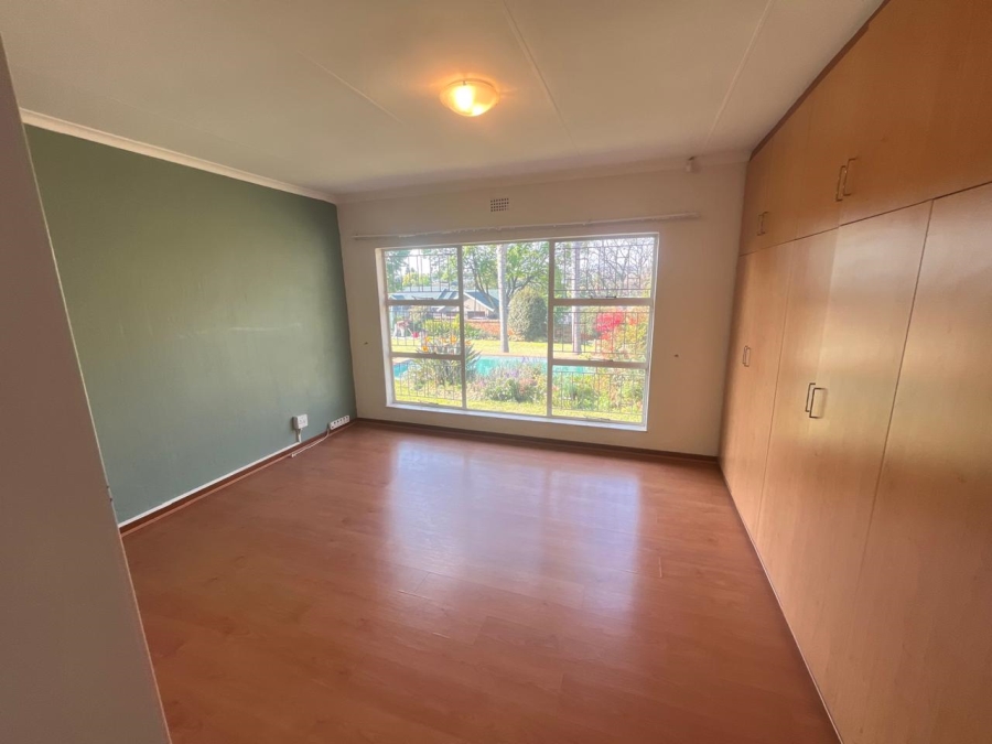 To Let 4 Bedroom Property for Rent in Roodepoort Gauteng