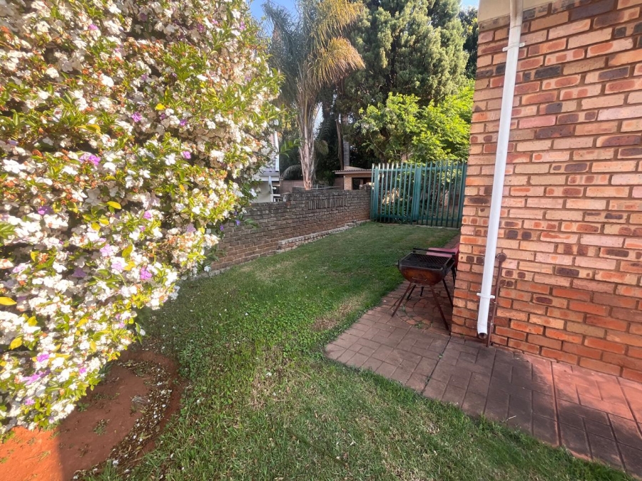 To Let 4 Bedroom Property for Rent in Roodepoort Gauteng