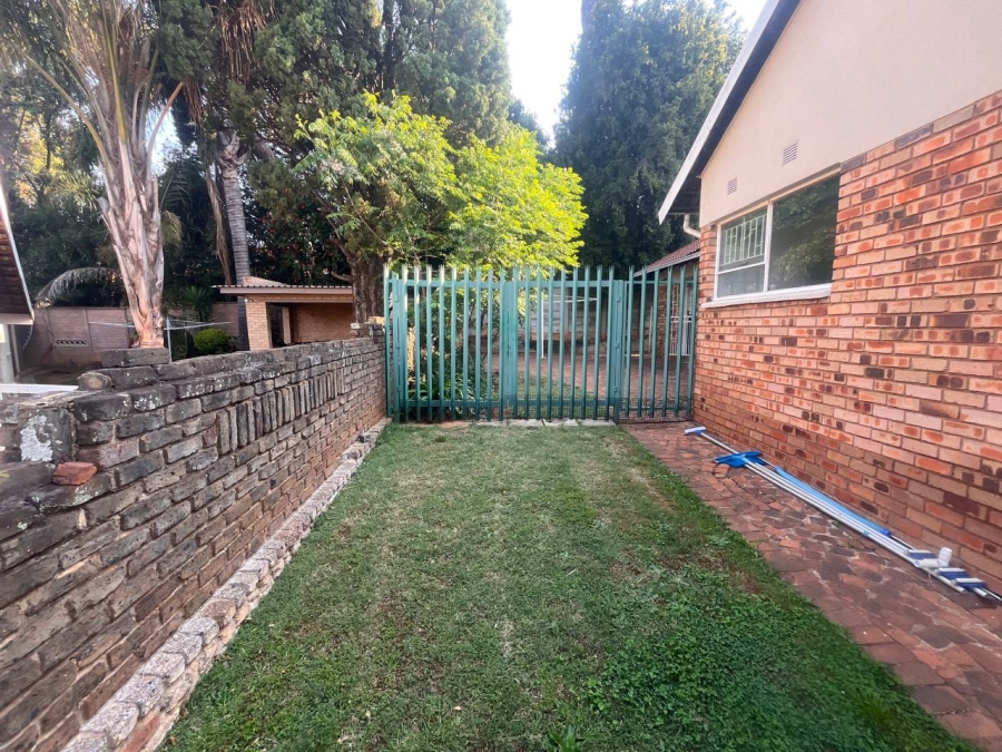 To Let 4 Bedroom Property for Rent in Roodepoort Gauteng