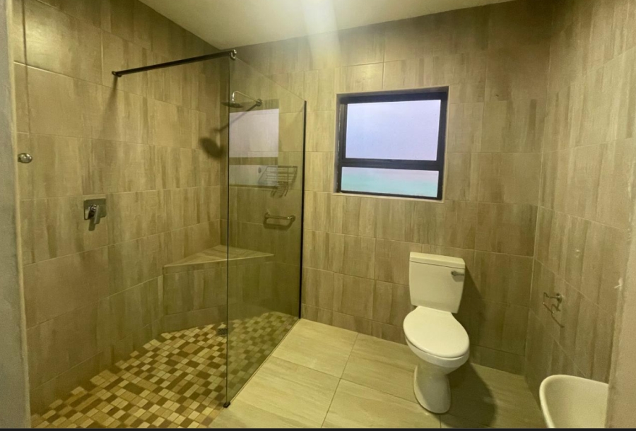 To Let 4 Bedroom Property for Rent in Roodepoort Gauteng