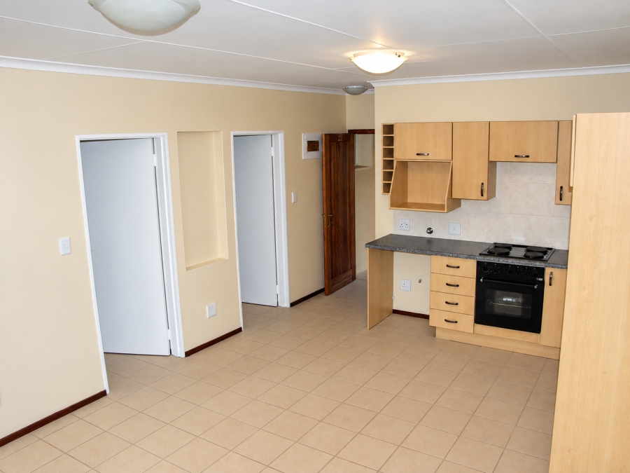 To Let 2 Bedroom Property for Rent in Moffat View Gauteng