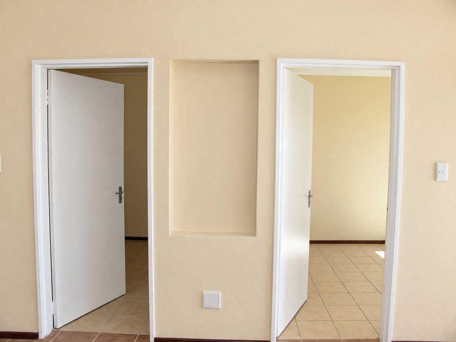 To Let 2 Bedroom Property for Rent in Moffat View Gauteng