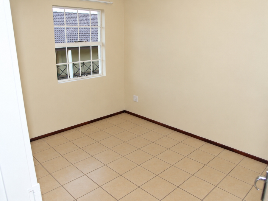 To Let 2 Bedroom Property for Rent in Moffat View Gauteng