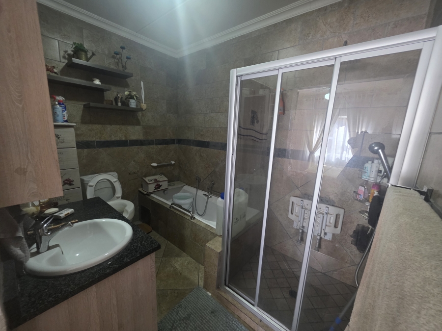 2 Bedroom Property for Sale in Brentwood Gauteng