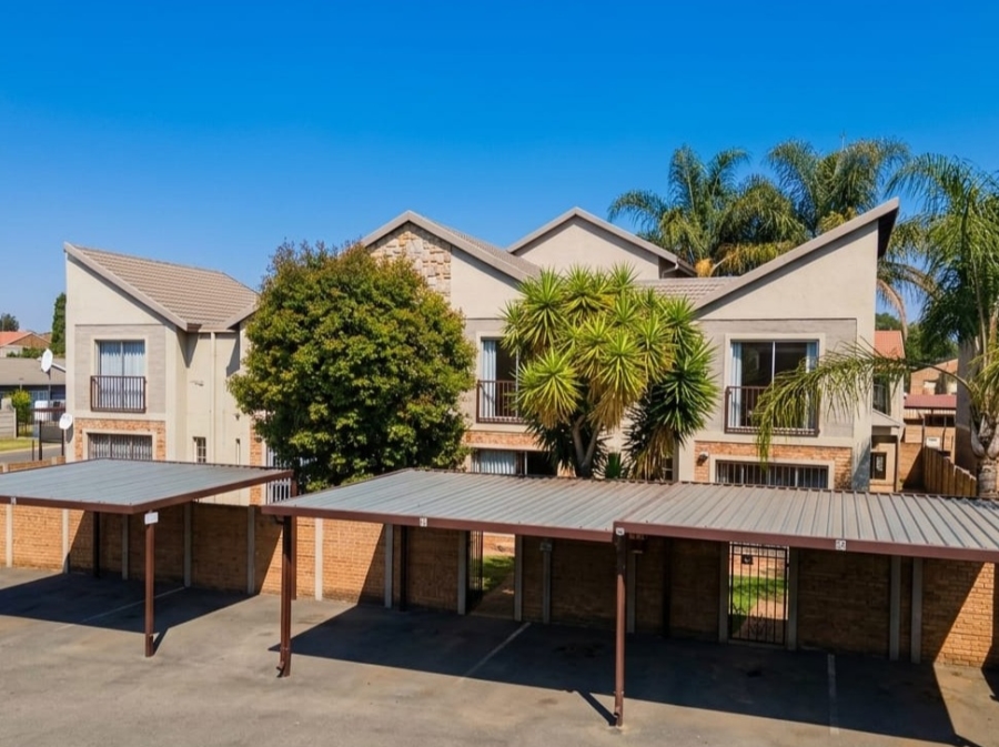 2 Bedroom Property for Sale in North Riding Gauteng