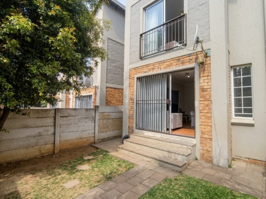 2 Bedroom Property for Sale in North Riding Gauteng
