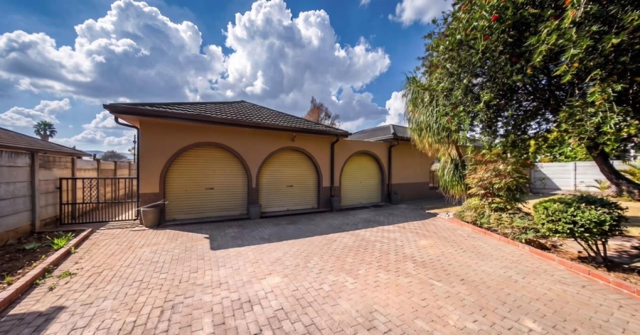 4 Bedroom Property for Sale in Pretoria Gardens Gauteng