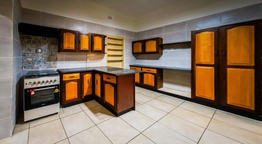 4 Bedroom Property for Sale in Pretoria Gardens Gauteng