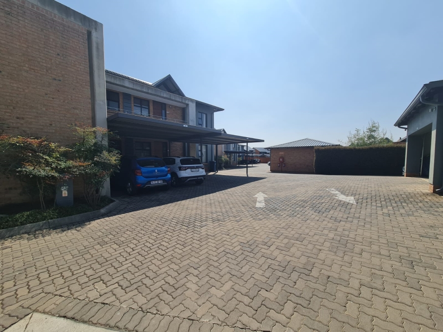To Let 3 Bedroom Property for Rent in Six Fountains Estate Gauteng