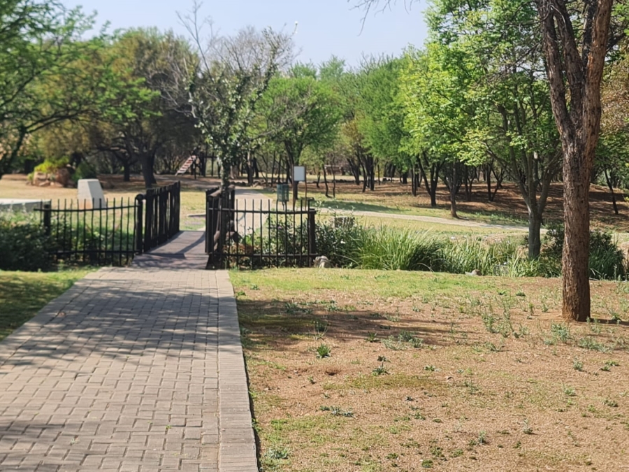 To Let 3 Bedroom Property for Rent in Six Fountains Estate Gauteng