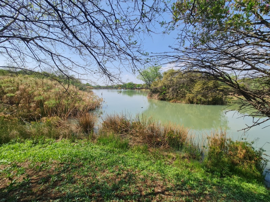 To Let 3 Bedroom Property for Rent in Six Fountains Estate Gauteng
