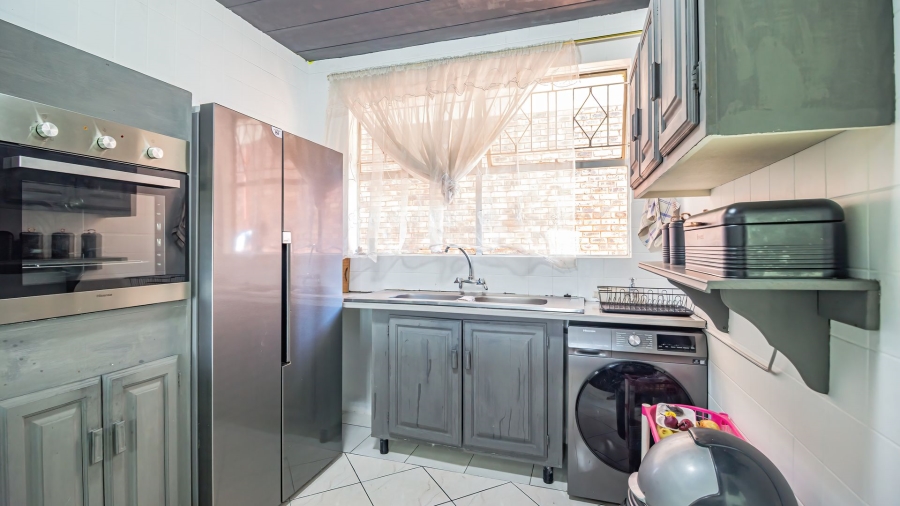 3 Bedroom Property for Sale in New Redruth Gauteng