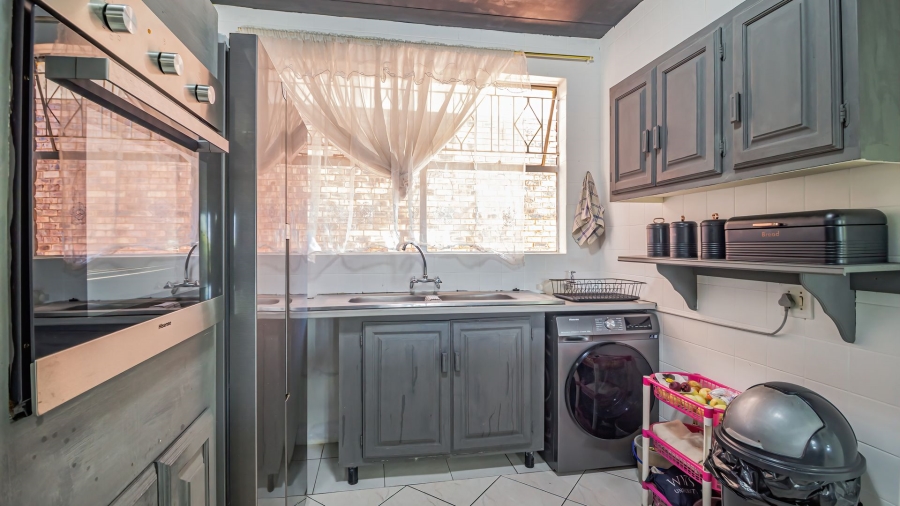 3 Bedroom Property for Sale in New Redruth Gauteng