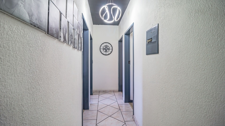3 Bedroom Property for Sale in New Redruth Gauteng