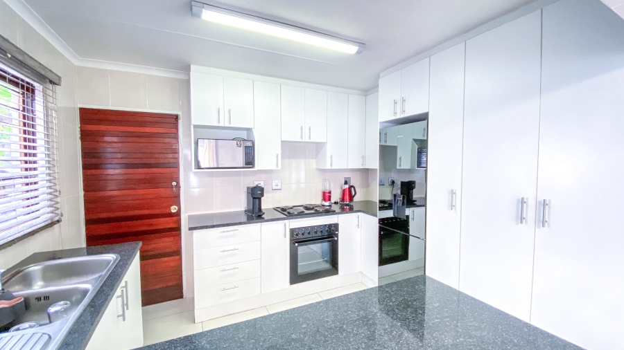 To Let 2 Bedroom Property for Rent in Morningside Manor Gauteng