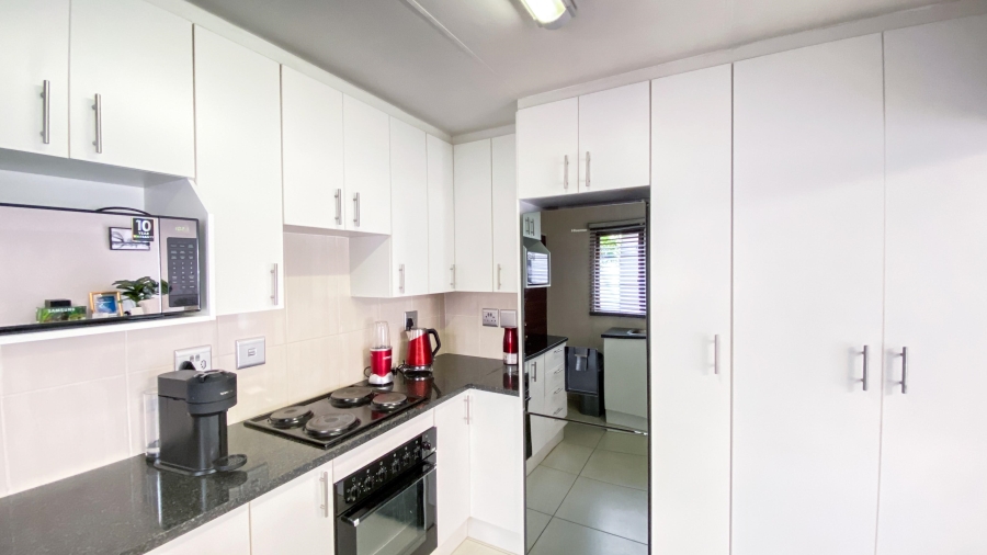 To Let 2 Bedroom Property for Rent in Morningside Manor Gauteng
