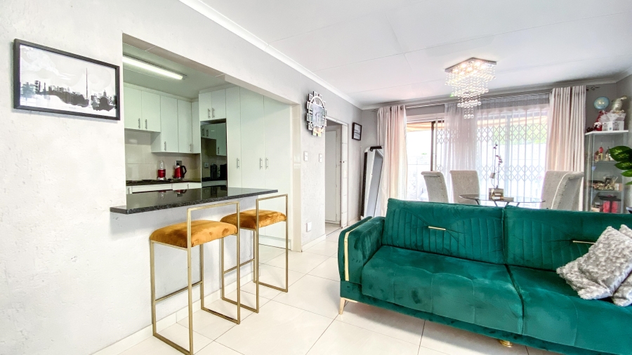 To Let 2 Bedroom Property for Rent in Morningside Manor Gauteng