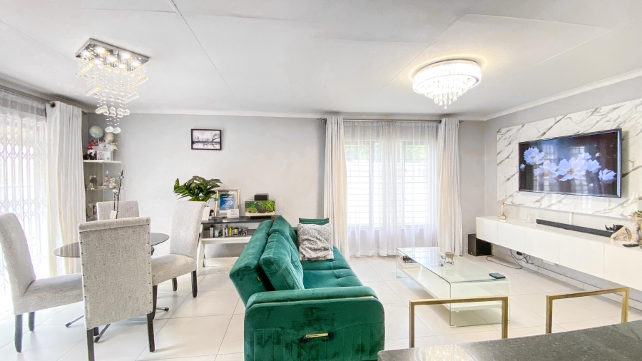 To Let 2 Bedroom Property for Rent in Morningside Manor Gauteng