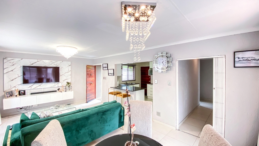 To Let 2 Bedroom Property for Rent in Morningside Manor Gauteng