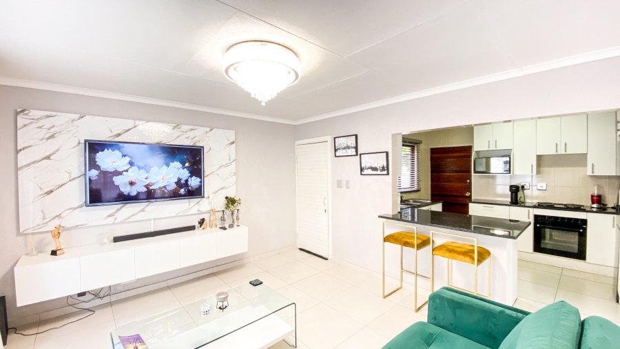 To Let 2 Bedroom Property for Rent in Morningside Manor Gauteng
