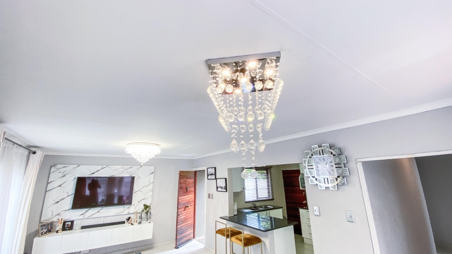 To Let 2 Bedroom Property for Rent in Morningside Manor Gauteng