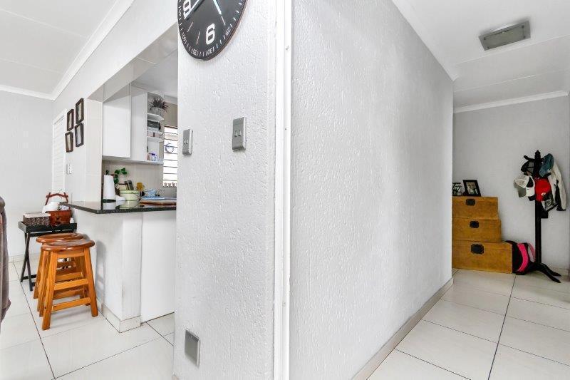 To Let 2 Bedroom Property for Rent in Morningside Manor Gauteng