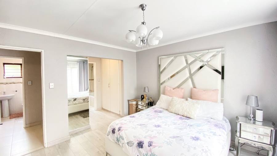 To Let 2 Bedroom Property for Rent in Morningside Manor Gauteng