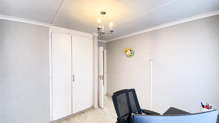 To Let 2 Bedroom Property for Rent in Morningside Manor Gauteng
