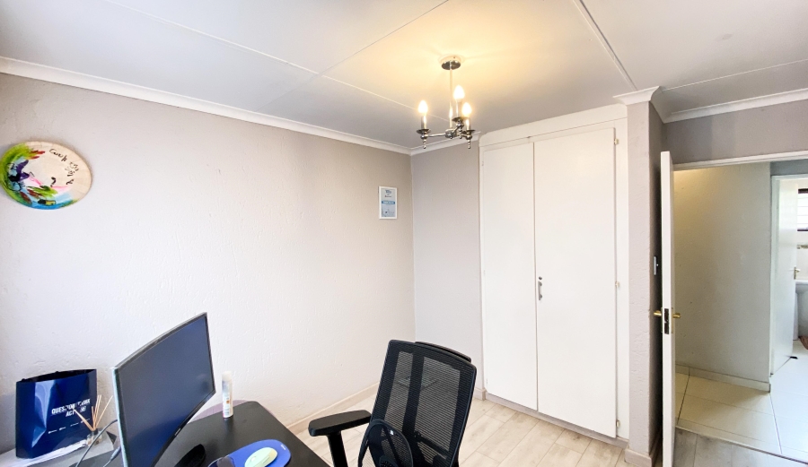 To Let 2 Bedroom Property for Rent in Morningside Manor Gauteng
