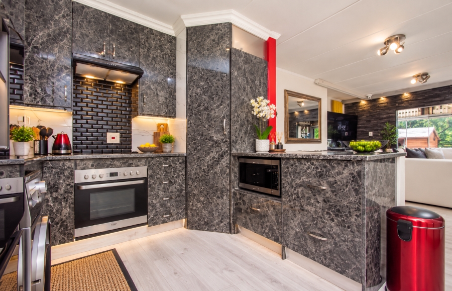 2 Bedroom Property for Sale in Sonneglans Gauteng