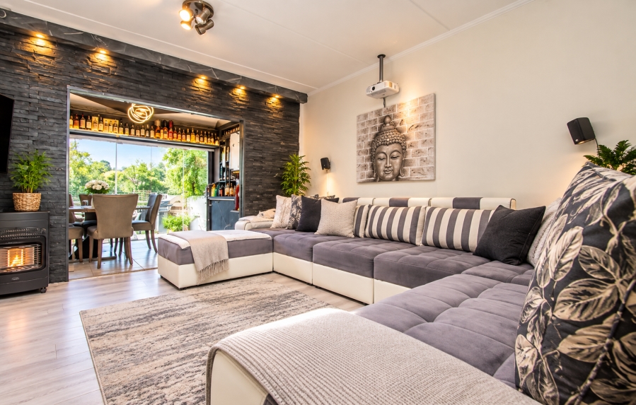 2 Bedroom Property for Sale in Sonneglans Gauteng
