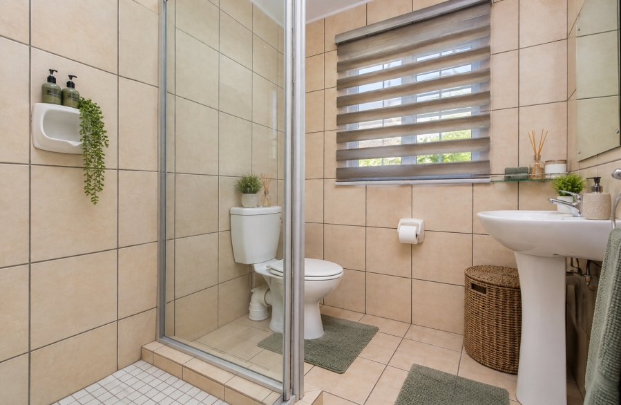 2 Bedroom Property for Sale in Sonneglans Gauteng