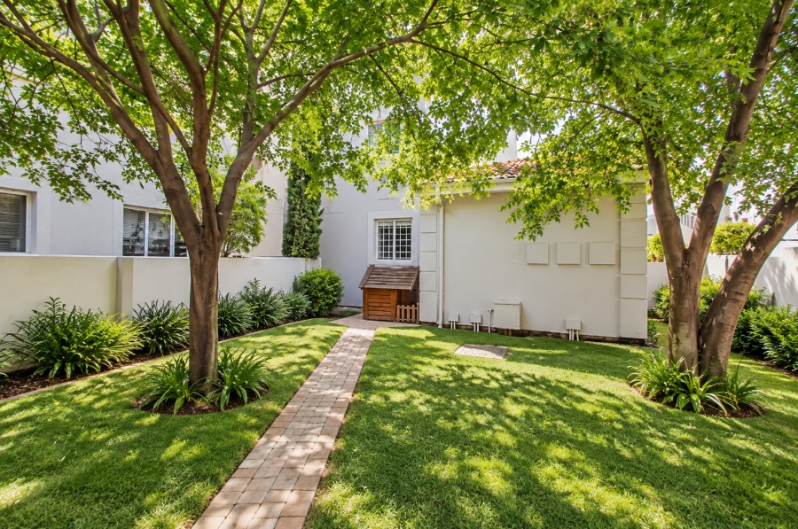 2 Bedroom Property for Sale in Sonneglans Gauteng