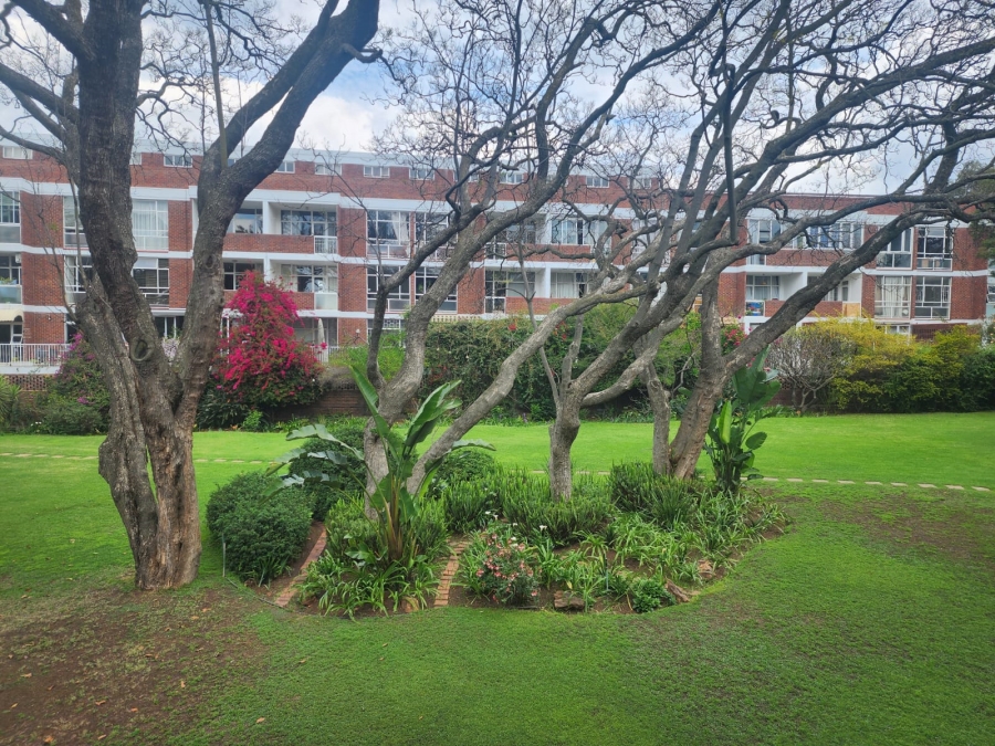 To Let 1 Bedroom Property for Rent in Illovo Gauteng