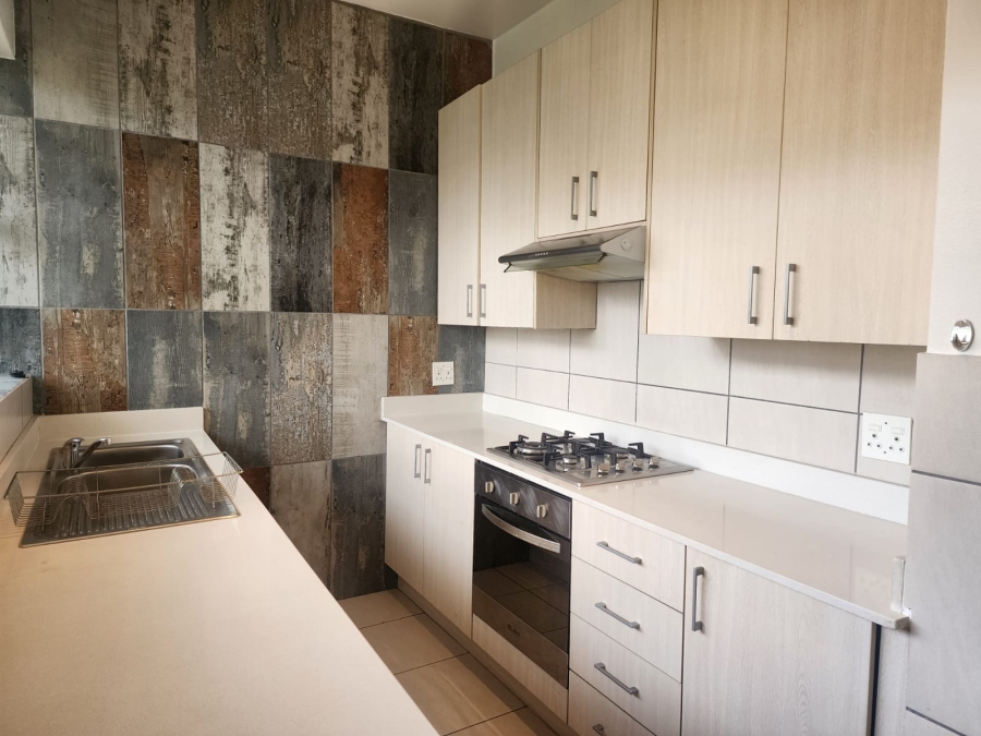 To Let 1 Bedroom Property for Rent in Illovo Gauteng