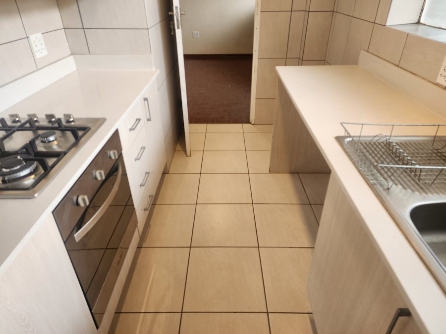 To Let 1 Bedroom Property for Rent in Illovo Gauteng