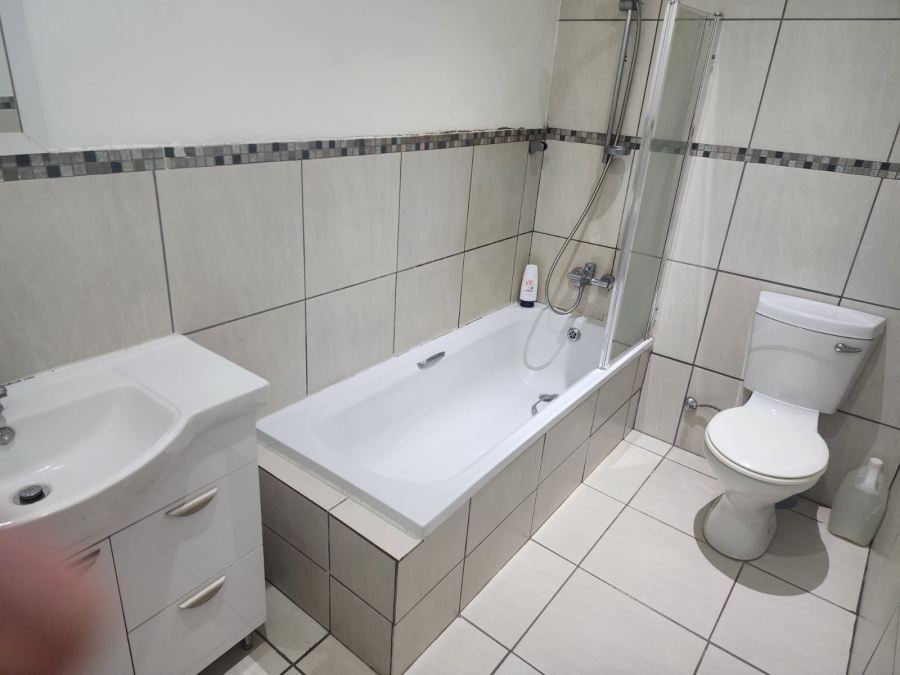 To Let 1 Bedroom Property for Rent in Illovo Gauteng