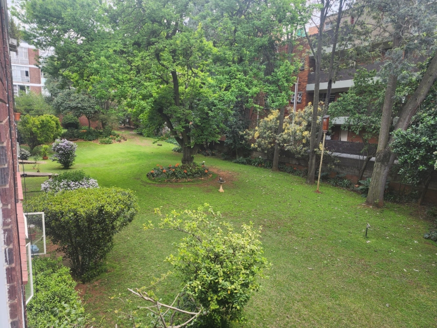 To Let 1 Bedroom Property for Rent in Illovo Gauteng