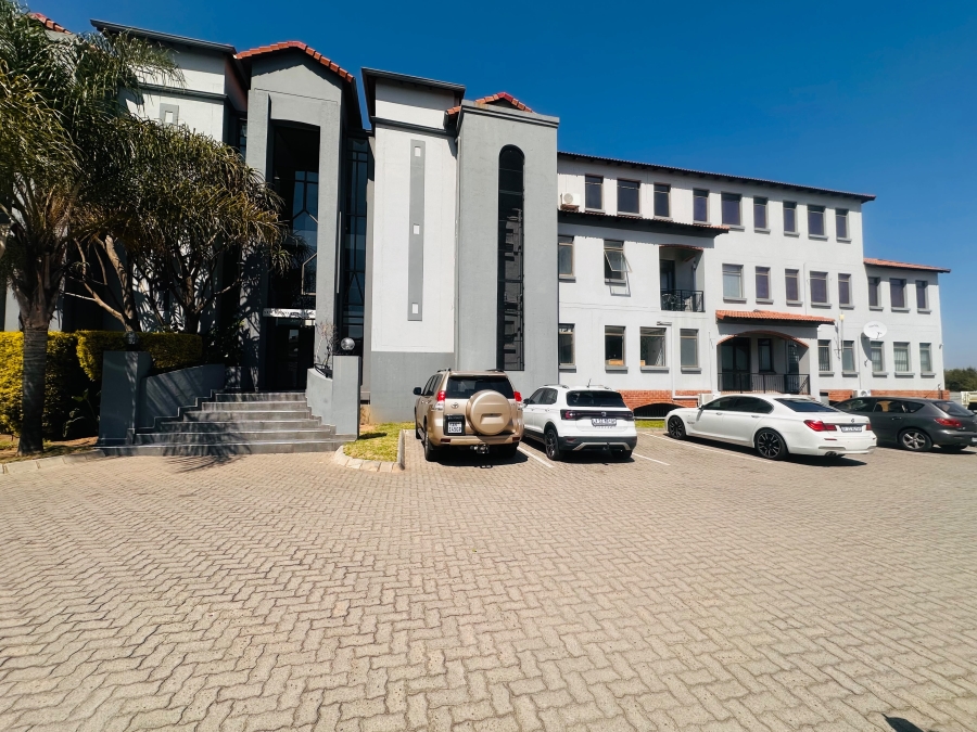 To Let Commercial Property for Rent in Carlswald Gauteng