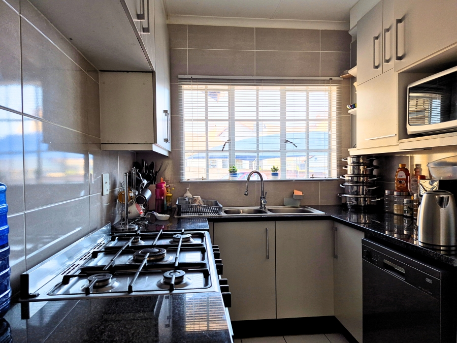 2 Bedroom Property for Sale in Noordwyk Gauteng
