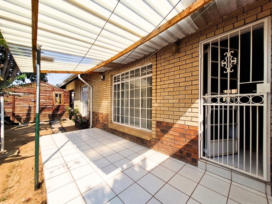 2 Bedroom Property for Sale in Noordwyk Gauteng