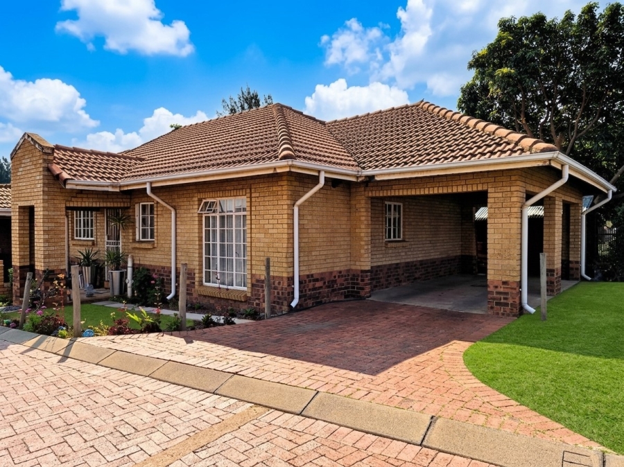 2 Bedroom Property for Sale in Noordwyk Gauteng