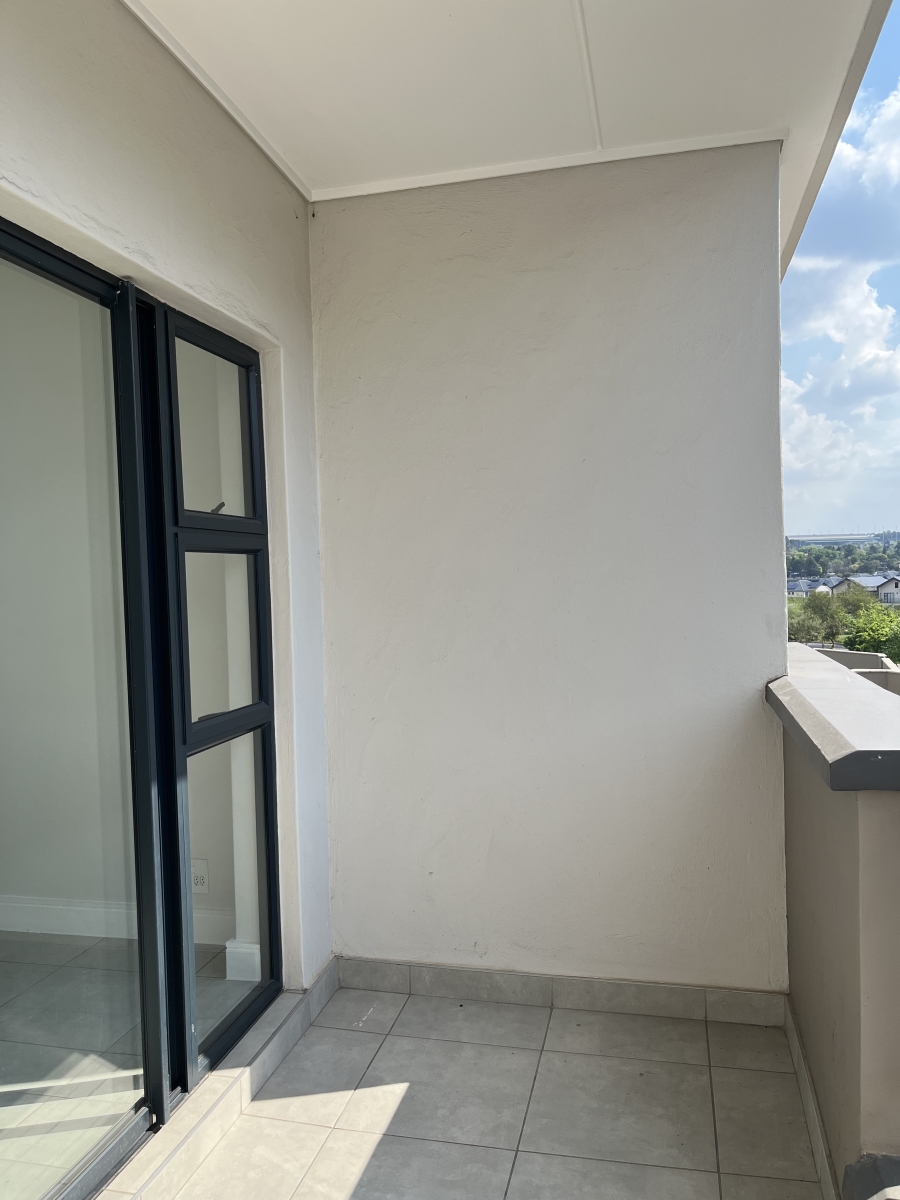 To Let 2 Bedroom Property for Rent in Waterfall Gauteng