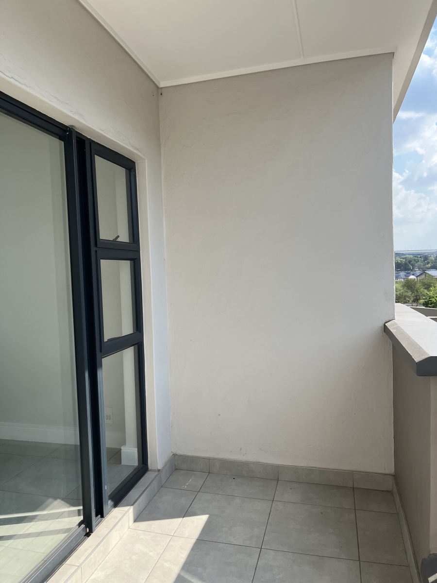 To Let 2 Bedroom Property for Rent in Waterfall Gauteng