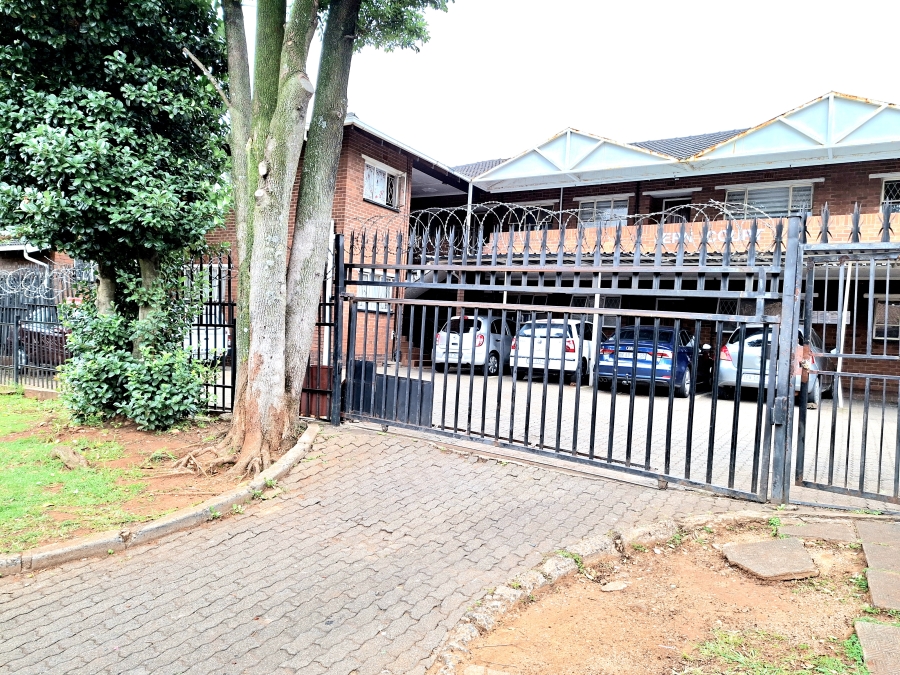 To Let 2 Bedroom Property for Rent in Windsor East Gauteng