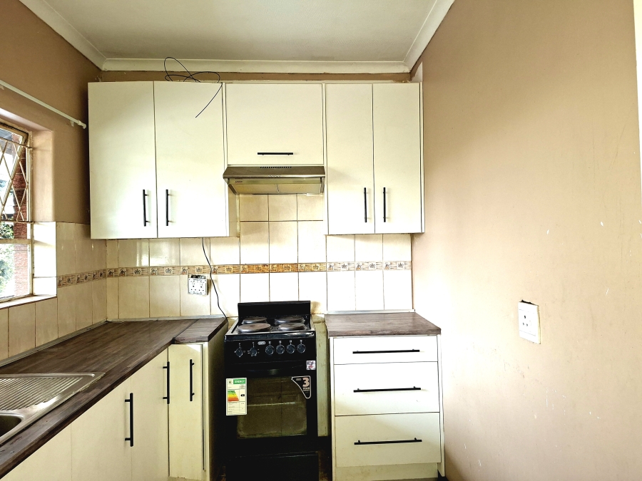 To Let 2 Bedroom Property for Rent in Windsor East Gauteng