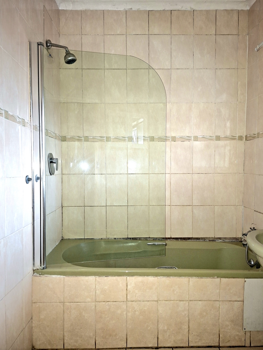 To Let 2 Bedroom Property for Rent in Windsor East Gauteng