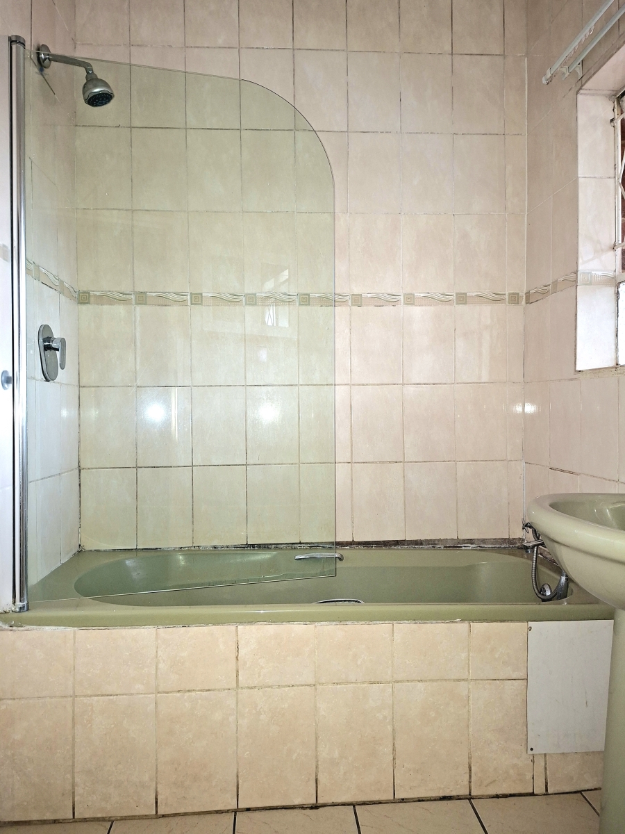 To Let 2 Bedroom Property for Rent in Windsor East Gauteng