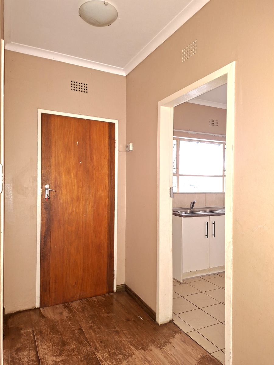 To Let 2 Bedroom Property for Rent in Windsor East Gauteng