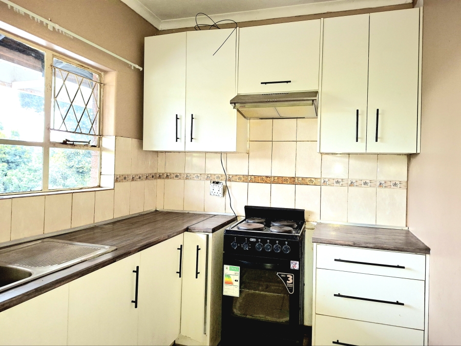 To Let 2 Bedroom Property for Rent in Windsor East Gauteng